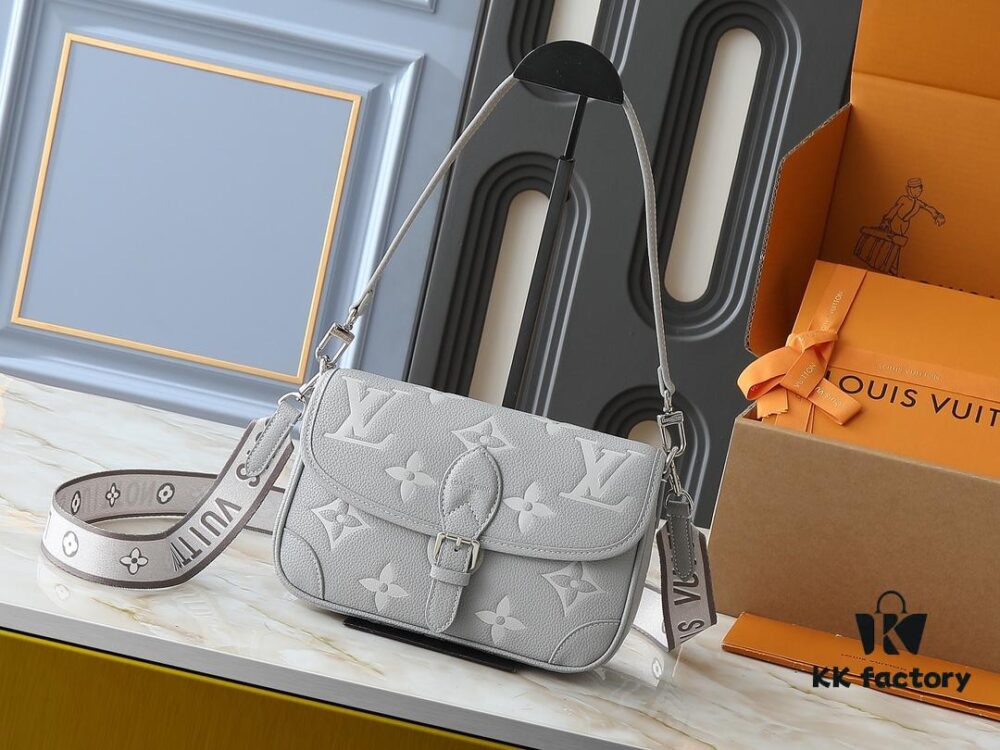 Upgraded Original M14214 M46583 M46584 M46386 M46388 M45985 Full Leather Baguette Bag Series New Diane Handbag