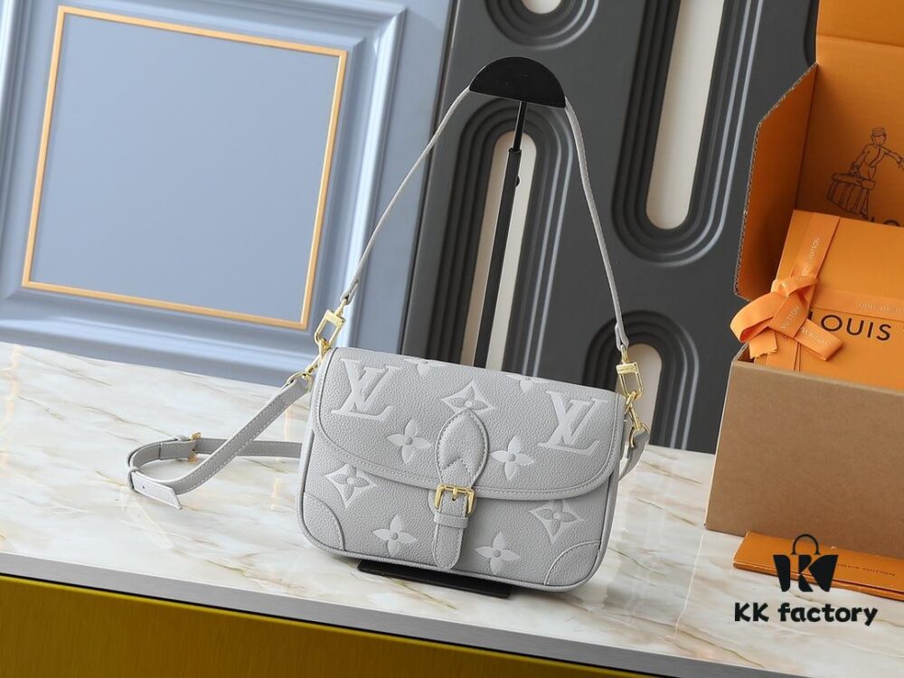 Upgraded Original Full Leather Baguette Bag Series New Diane Handbag