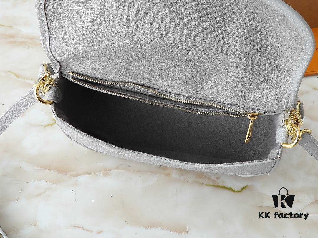 Upgraded Original Full Leather Baguette Bag Series New Diane Handbag