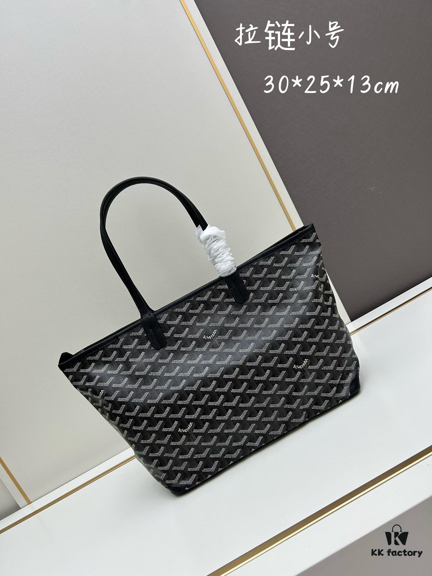 69306bc56e68136f4d9a516c Small Artois Small Bag (Zippered Tote) is a tribute to the iconic Saint Louis Bag, featuring a structured design with enhanced security and privacy thanks to leather corner guards and a zip closure. It also includes a removable inner pouch for organizing your belongings. The Artois Small Bag has longer handles than the Saint Louis Small Bag, making it easier to carry.