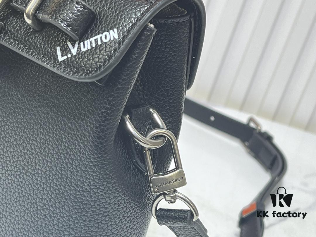 Upgraded Model: M11630 Steamer 15 Handbag