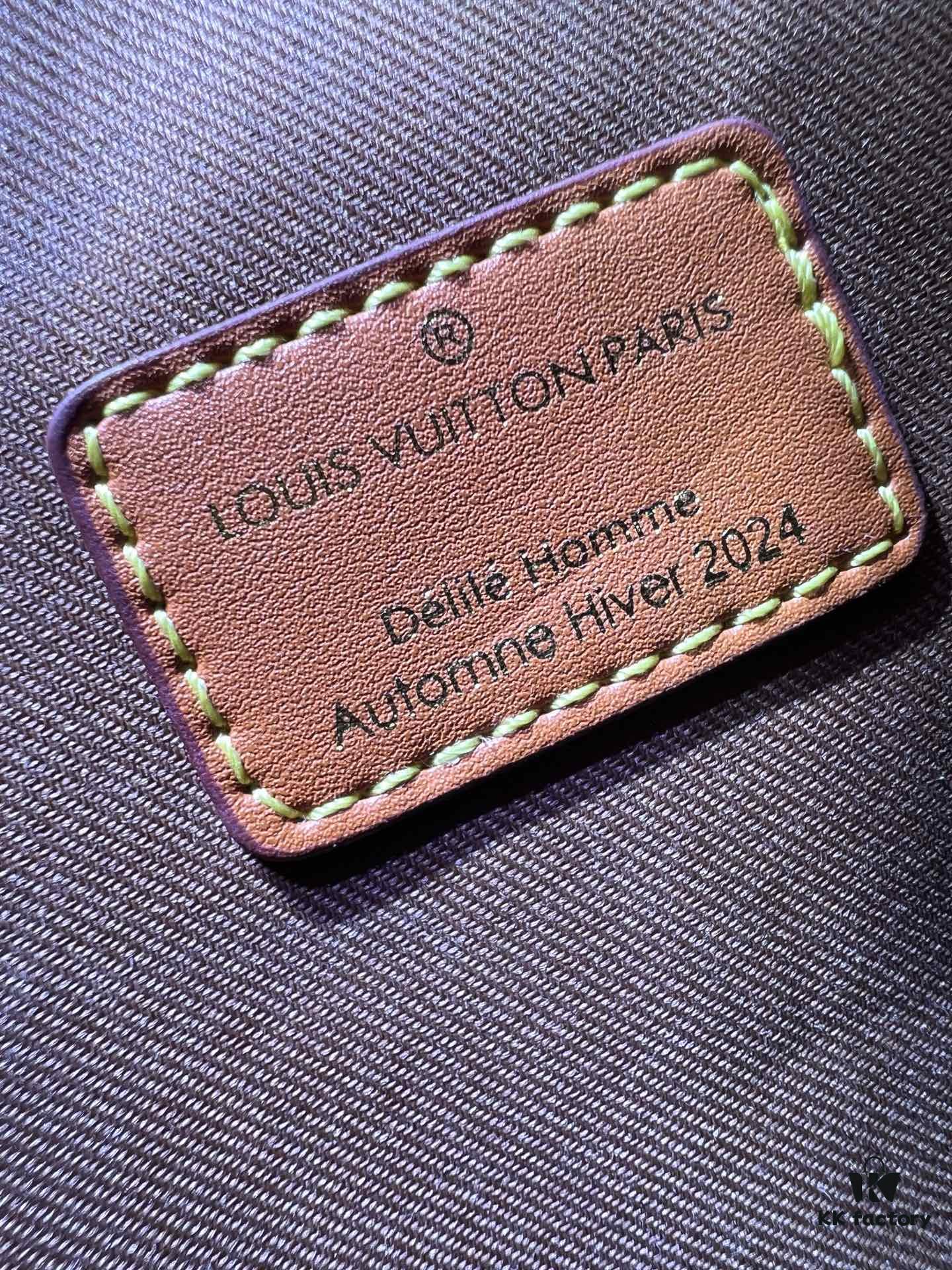 Upgraded Model: M11630 Steamer 15 Handbag