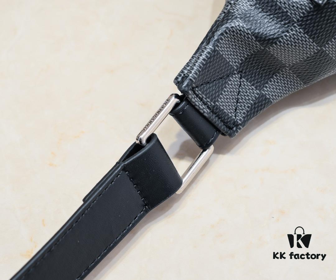 Exclusive Real Shot - Upgraded Version‼️ Genuine Cowhide Leather🔥 Original Hardware➕ Full Steel Zipper Pulls and Logo Badge🐂 NEW WAVE Waist Bag M44812 Black White🎏