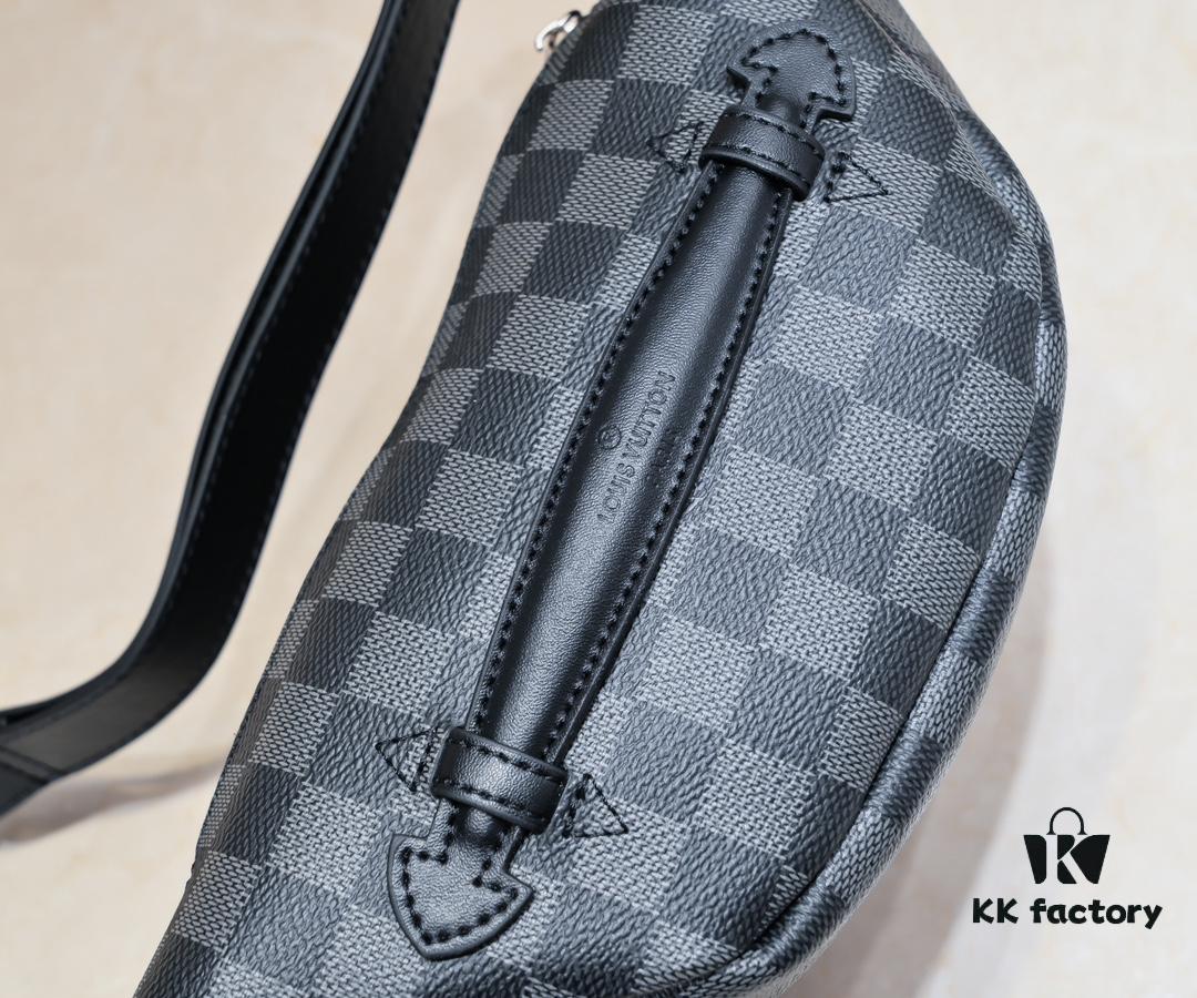 Exclusive Real Shot - Upgraded Version‼️ Genuine Cowhide Leather🔥 Original Hardware➕ Full Steel Zipper Pulls and Logo Badge🐂 NEW WAVE Waist Bag M44812 Black White🎏