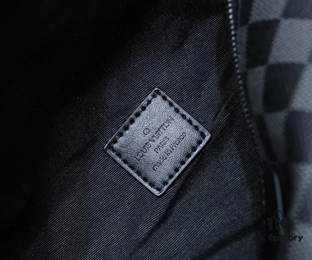 Exclusive Real Shot - Upgraded Version‼️ Genuine Cowhide Leather🔥 Original Hardware➕ Full Steel Zipper Pulls and Logo Badge🐂 NEW WAVE Waist Bag M44812 Black White🎏