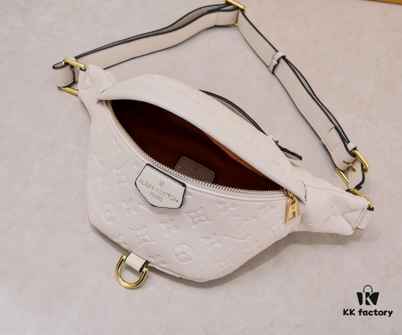 Exclusive Real Shot - Upgraded Version ‼️ Genuine Leather 🔥 Original Hardware with Full Steel Zipper Pulls 🐂 NEW WAVE Waist Bag M44812 Black White