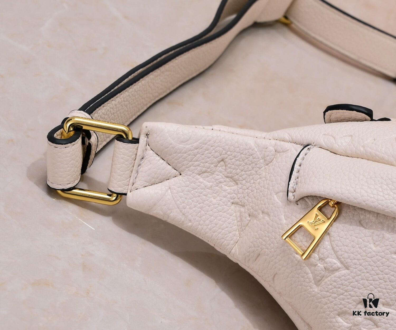 Exclusive Real Shot - Upgraded Version ‼️ Genuine Leather 🔥 Original Hardware with Full Steel Zipper Pulls 🐂 NEW WAVE Waist Bag M44812 Black White