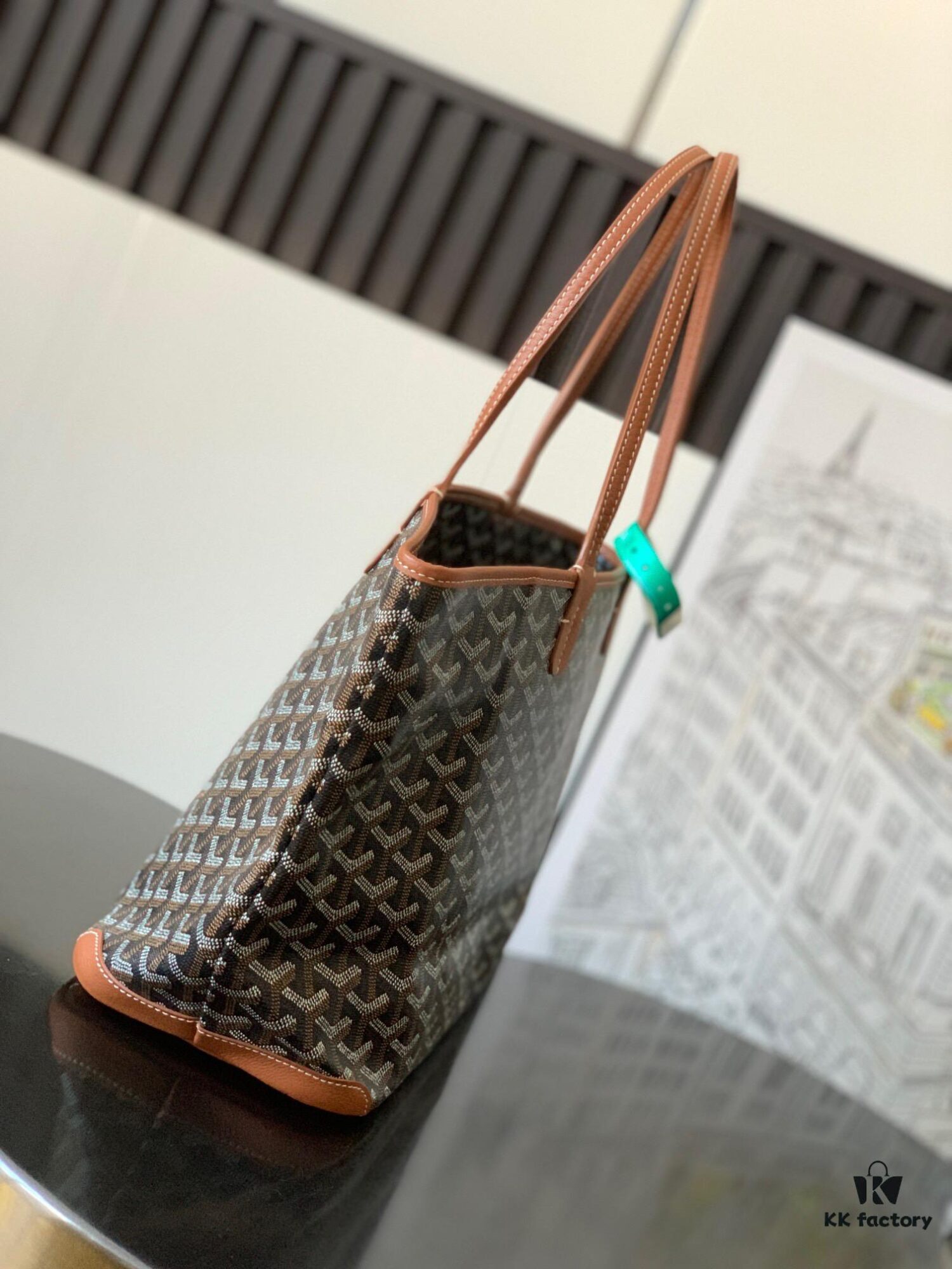 Small Artois Small Bag (Zip Tote) is a tribute to the iconic Saint Louis Bag, featuring a structured design with enhanced security and privacy thanks to leather corner guards and a zip closure. It also includes a removable inner pouch for organizing your belongings. The Artois Small Bag has longer handles than the Saint Louis Small Bag, making it more comfortable to carry.