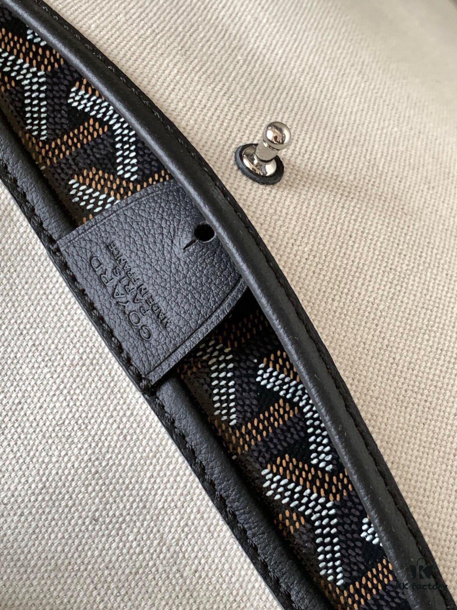 Medium Artois Zippered Tote Bag