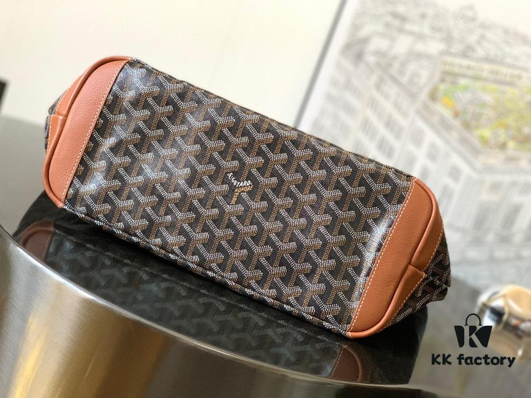 Small Artois Small Bag (Zip Tote) is a tribute to the iconic Saint Louis Bag, featuring a structured design with enhanced security and privacy thanks to leather corner guards and a zip closure. It also includes a removable inner pouch for organizing your belongings. The Artois Small Bag has longer handles than the Saint Louis Small Bag, making it more comfortable to carry.