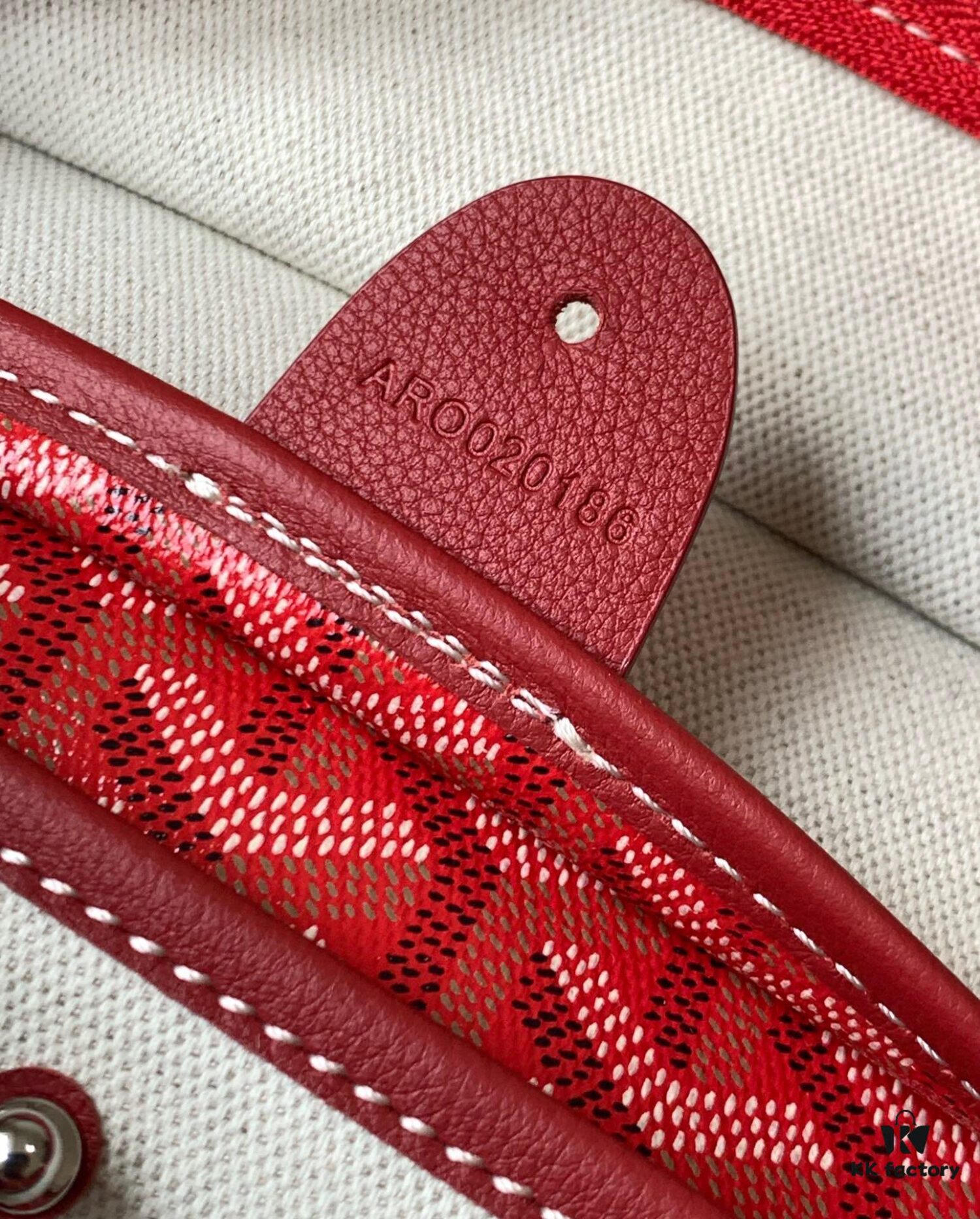 Medium Artois Zippered Tote Bag