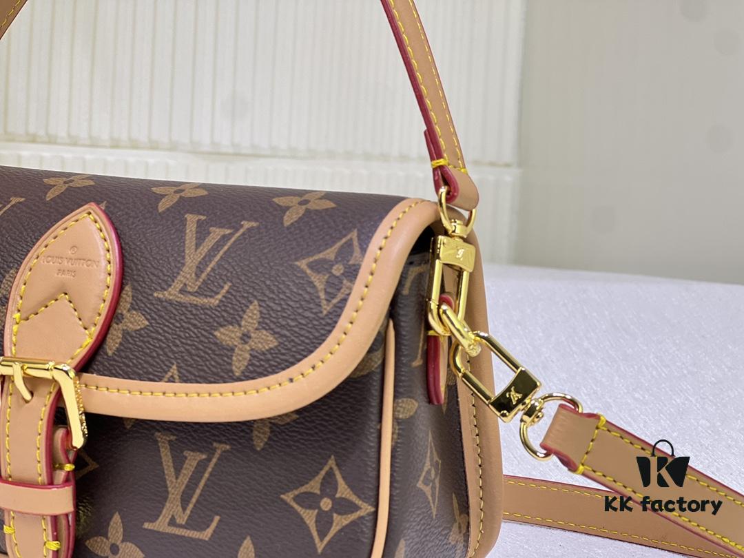 M83300 M45985 Baguette Collection New Diane Handbag