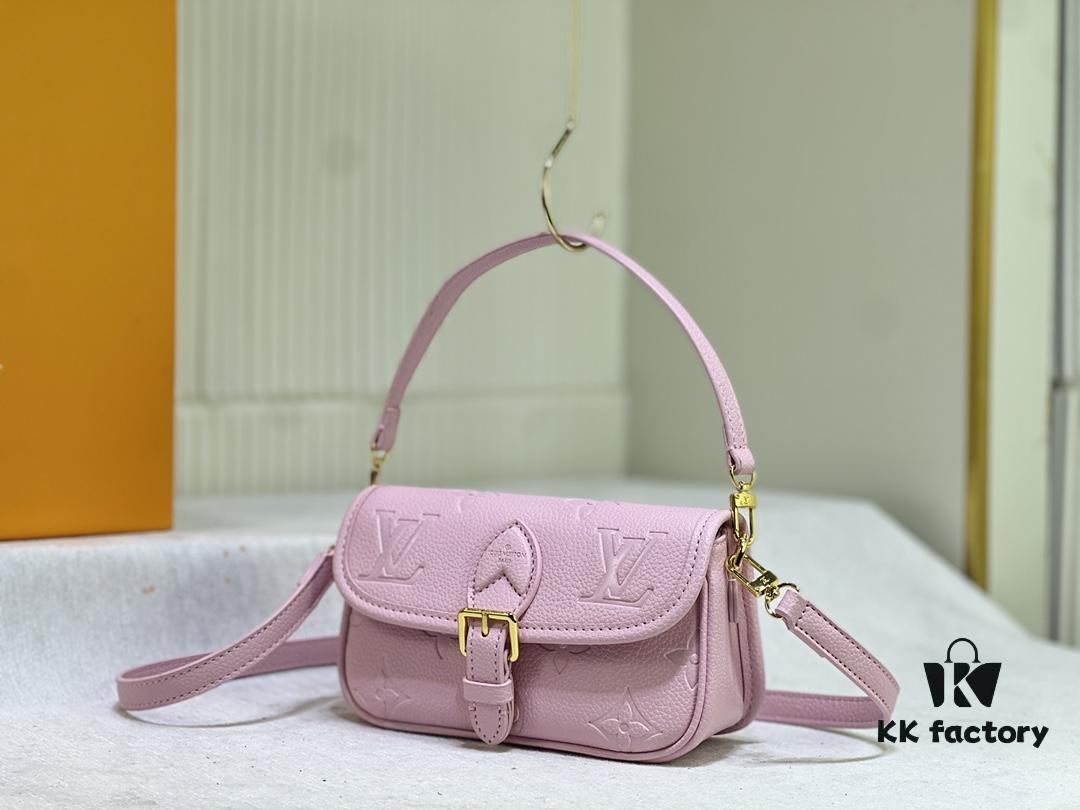 M83300 M45985 Baguette Collection New Diane Handbag