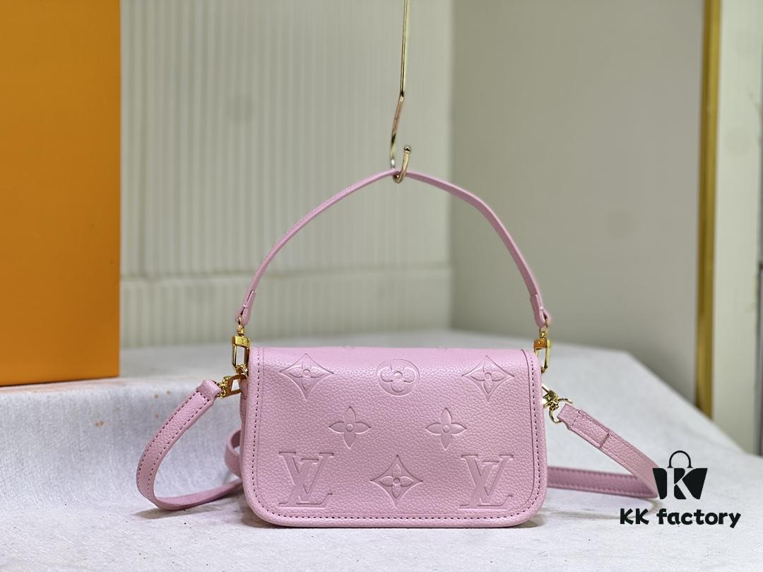 M83300 M45985 Baguette Collection New Diane Handbag