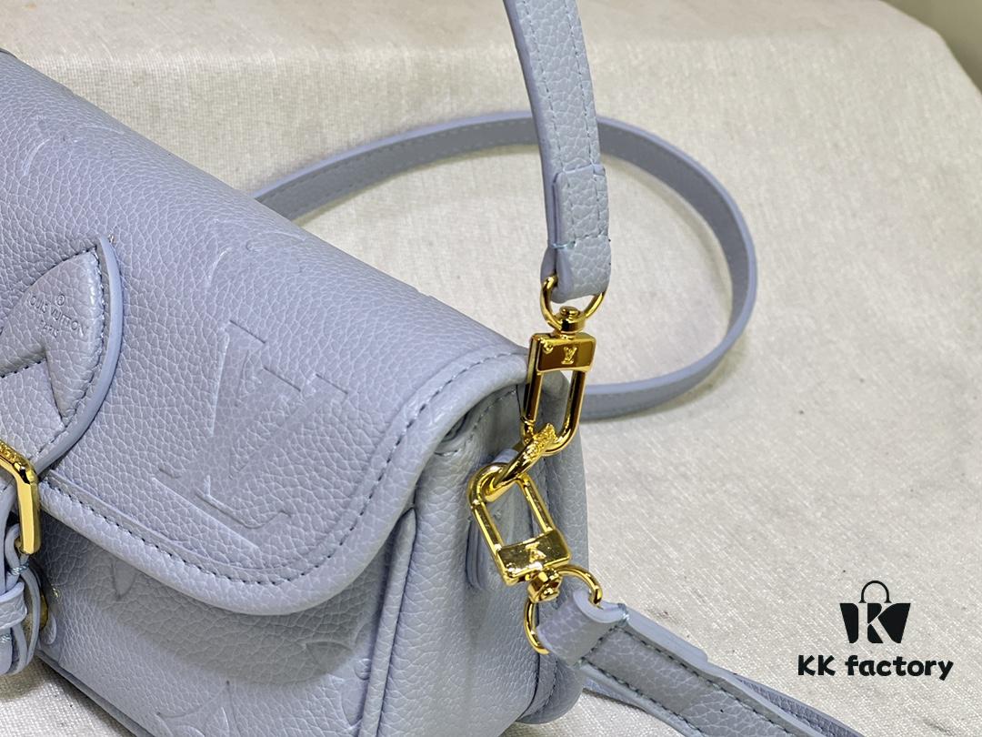 M83300 M45985 Baguette Collection New Diane Handbag