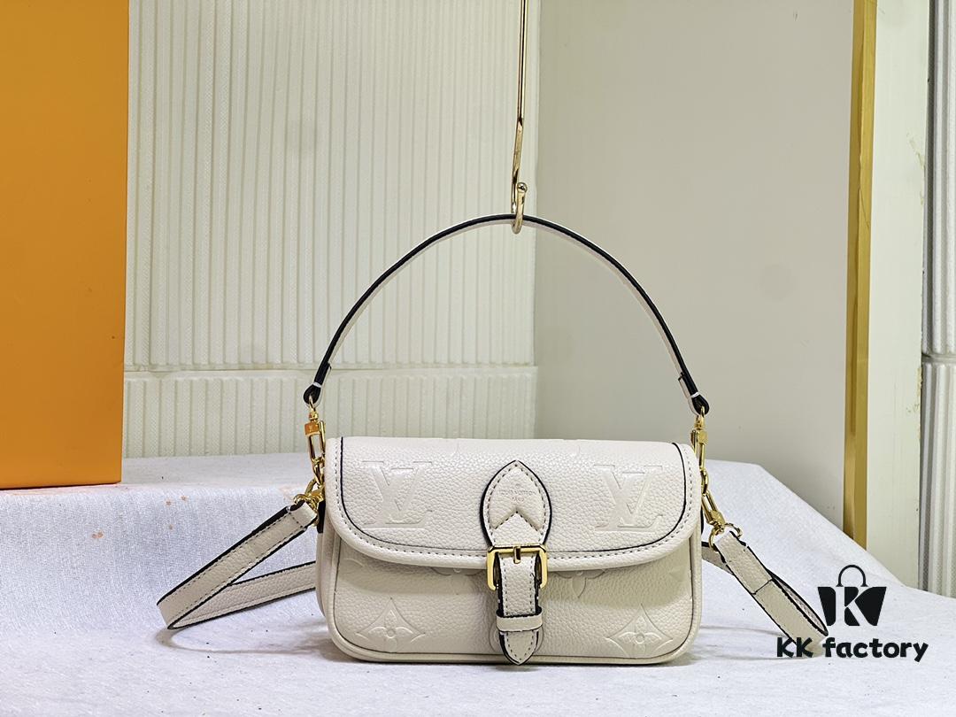 M83300 M45985 Baguette Collection New Diane Handbag