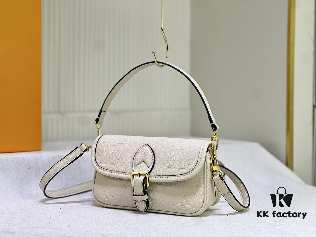 M83300 M45985 Baguette Collection New Diane Handbag