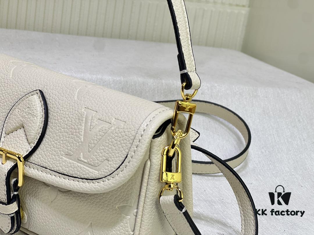 M83300 M45985 Baguette Collection New Diane Handbag