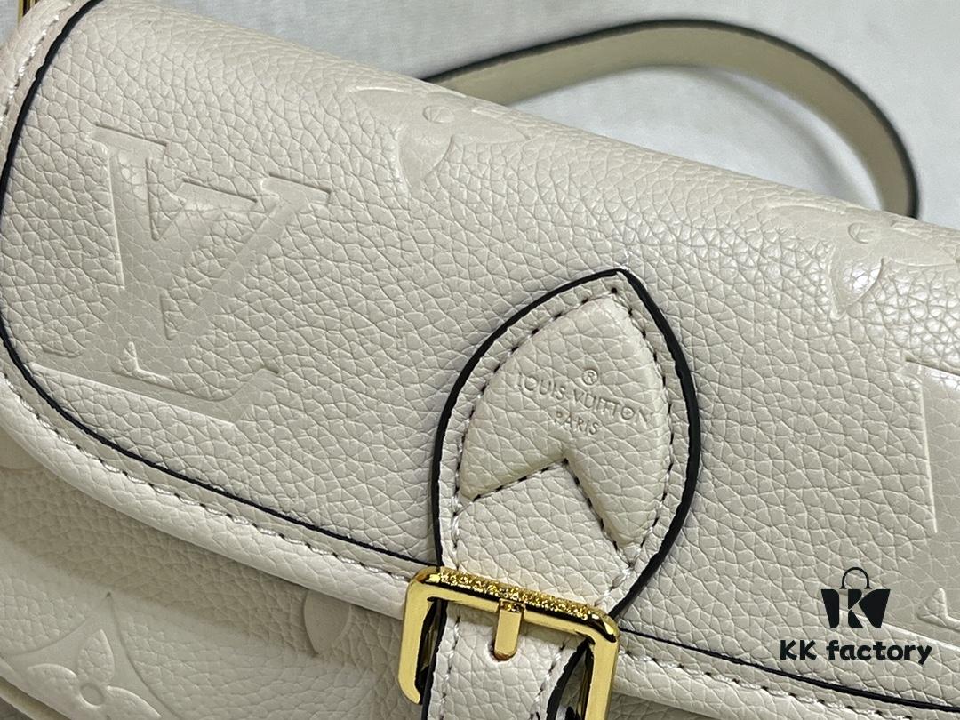 M83300 M45985 Baguette Collection New Diane Handbag