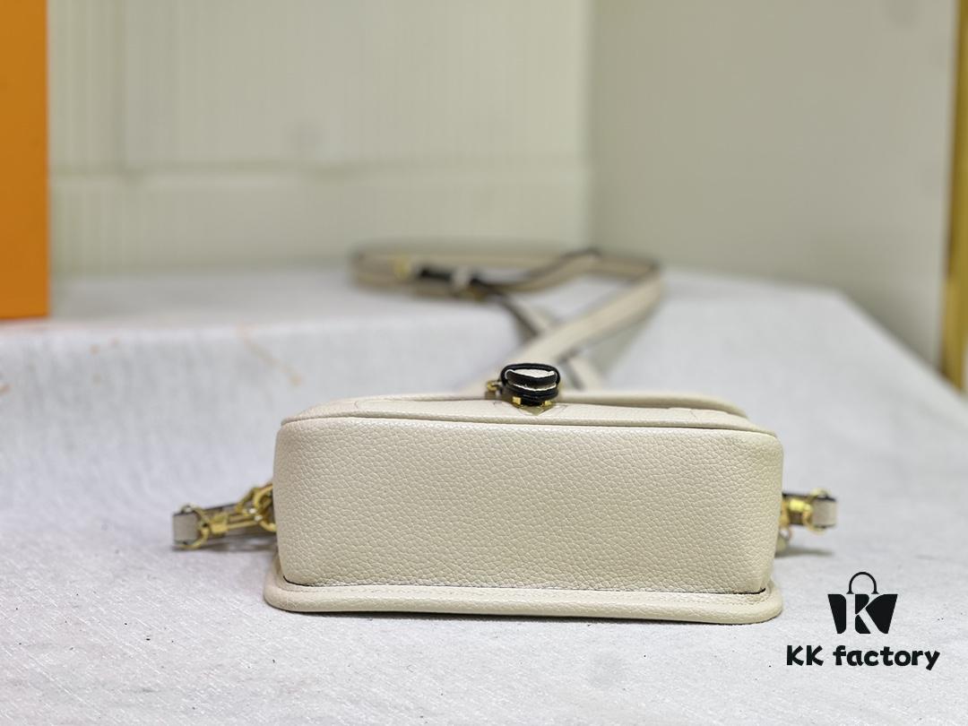 M83300 M45985 Baguette Collection New Diane Handbag