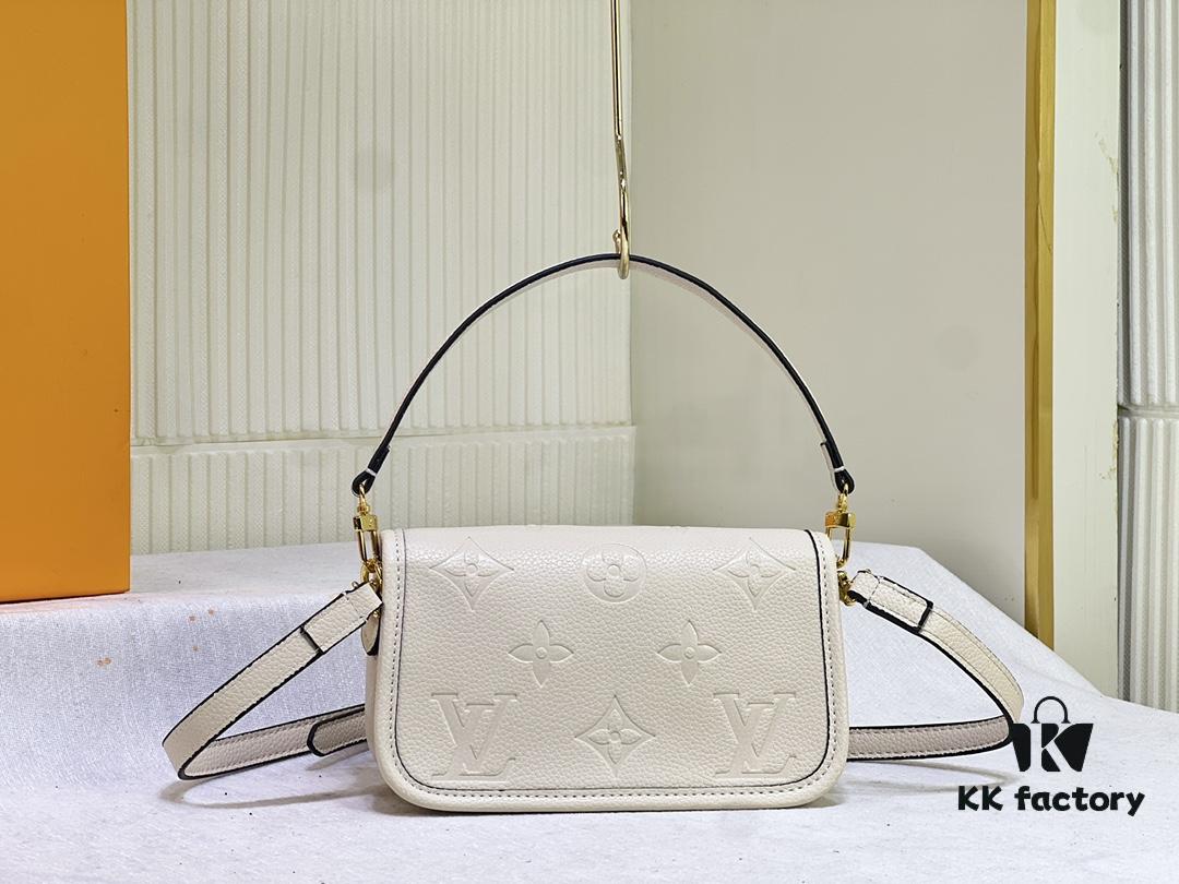 M83300 M45985 Baguette Collection New Diane Handbag