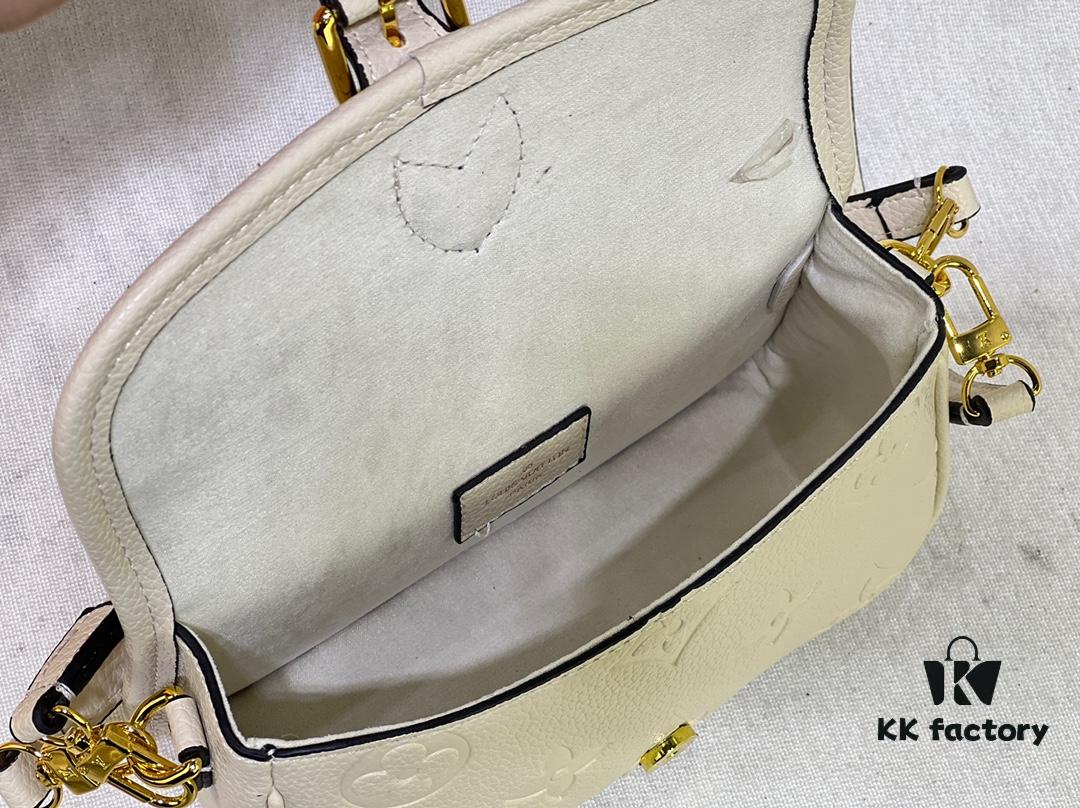 M83300 M45985 Baguette Collection New Diane Handbag