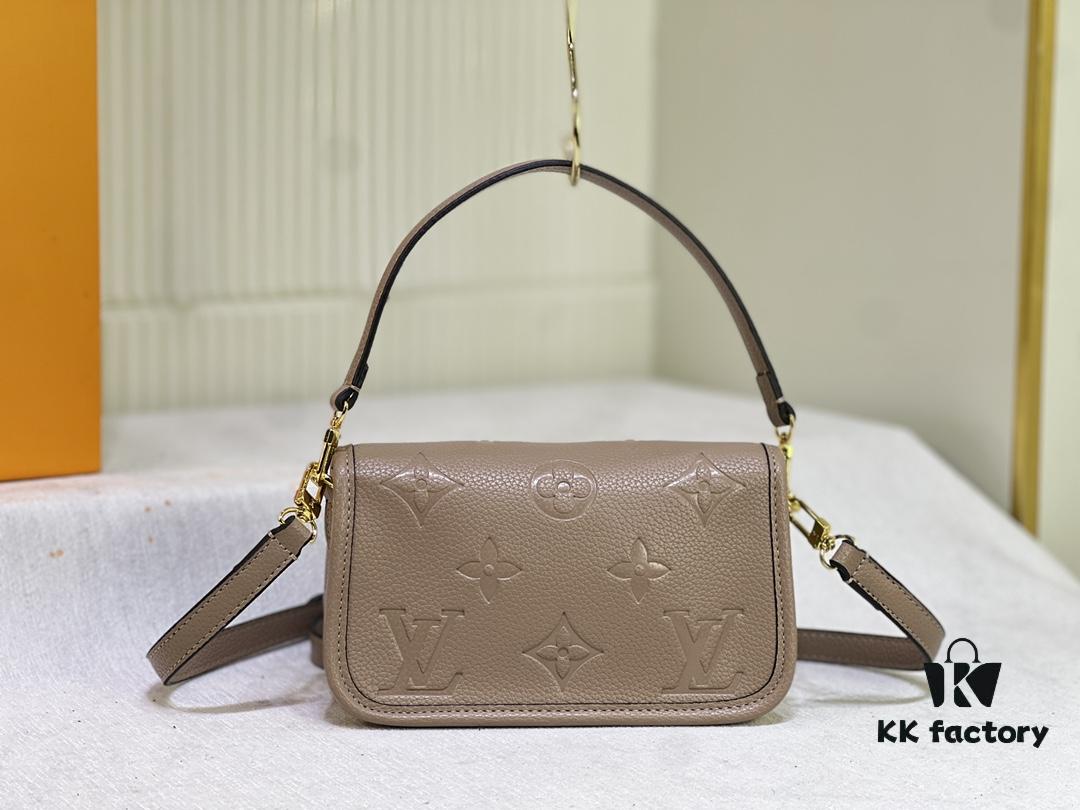 M83300 M45985 Baguette Collection New Diane Handbag