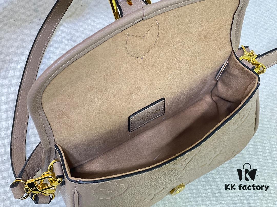 M83300 M45985 Baguette Collection New Diane Handbag