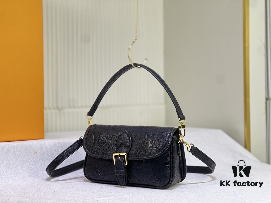 M83300 M45985 Baguette Collection New Diane Handbag