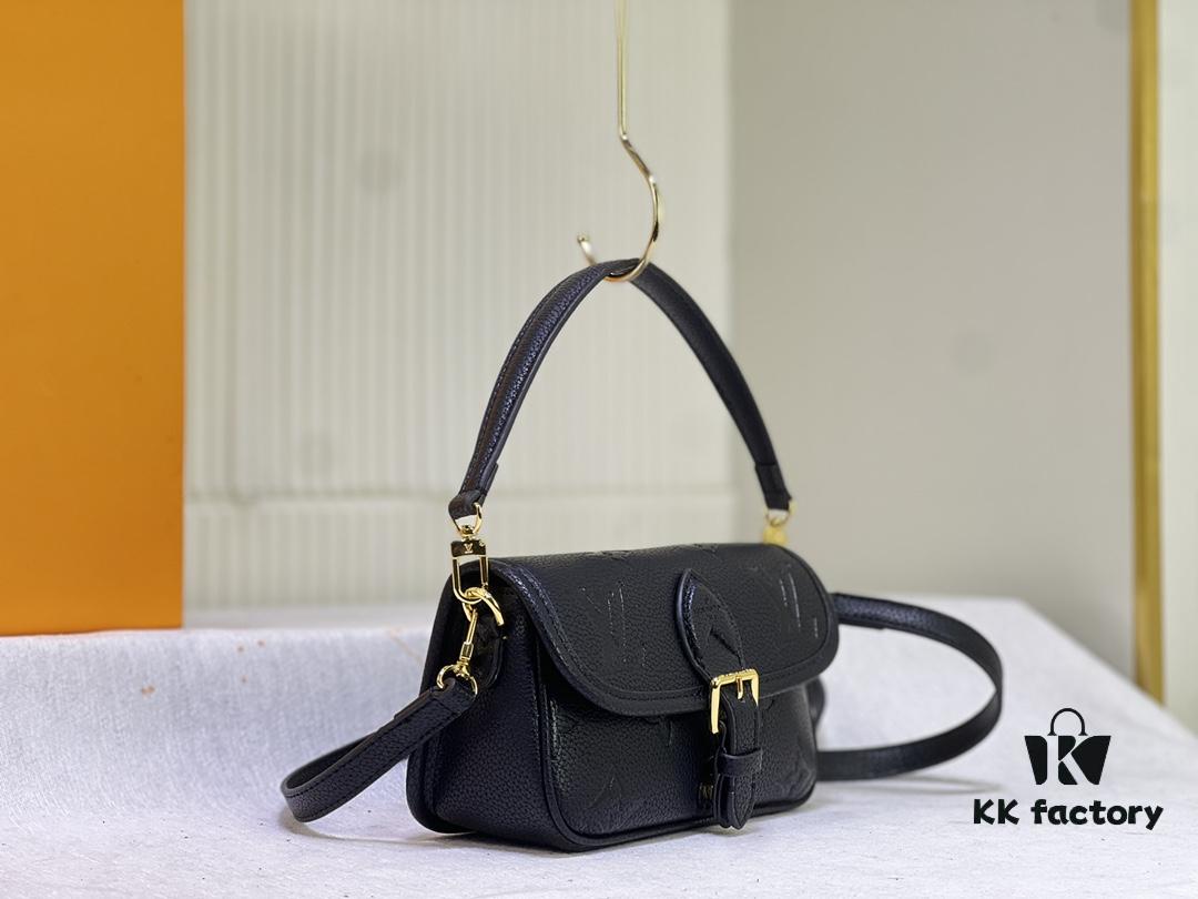 M83300 M45985 Baguette Collection New Diane Handbag