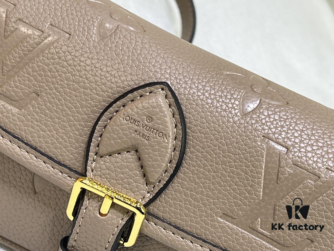 M83300 M45985 Baguette Collection New Diane Handbag