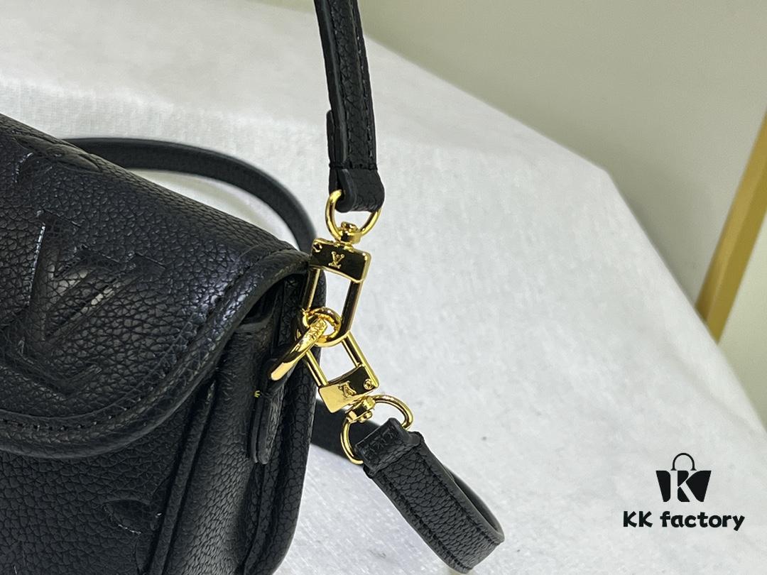 M83300 M45985 Baguette Collection New Diane Handbag