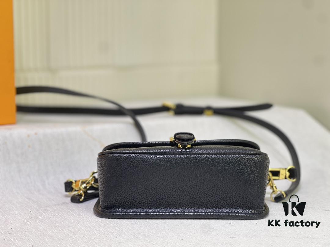 M83300 M45985 Baguette Collection New Diane Handbag