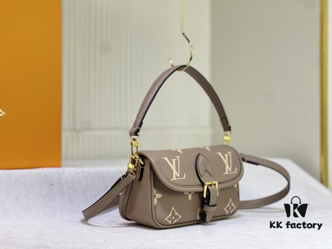 M83300 M45985 Baguette Collection New Diane Handbag