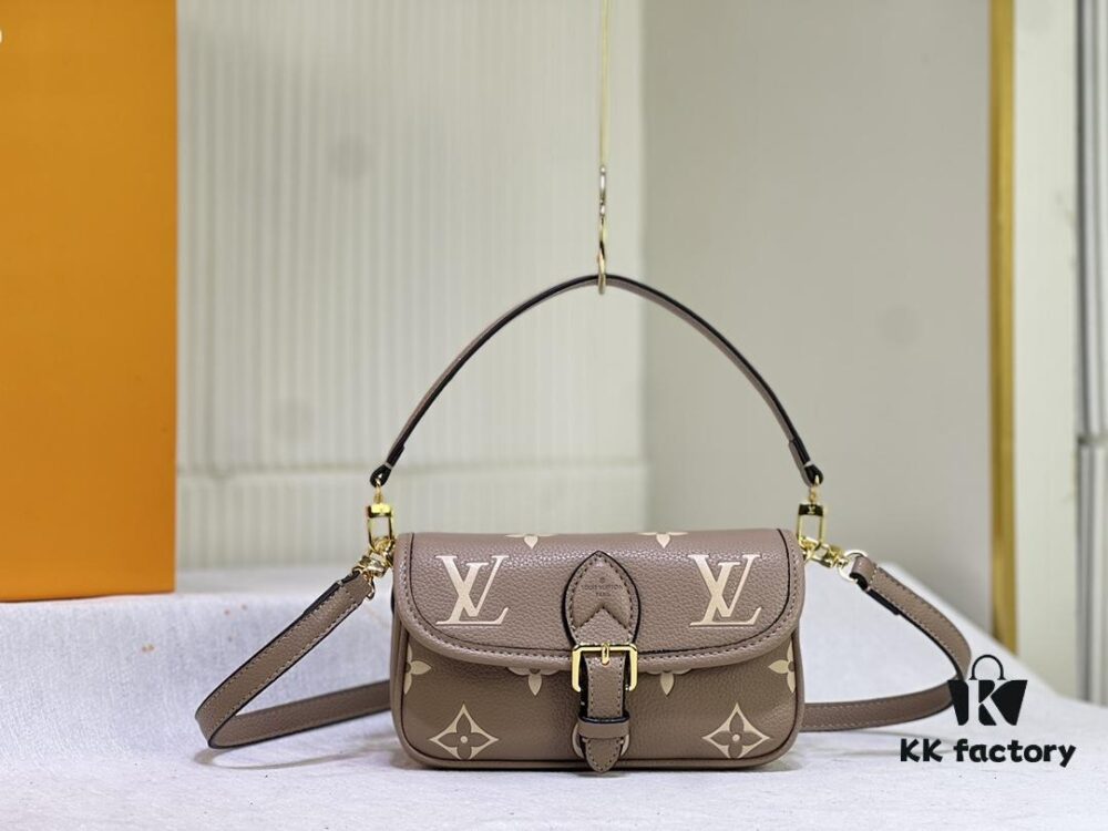 M83300 M45985 Baguette Collection New Diane Handbag