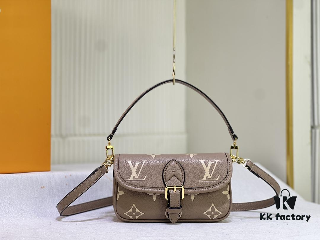 M83300 M45985 Baguette Collection New Diane Handbag