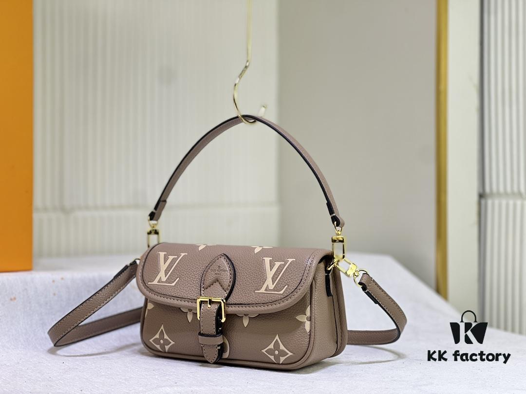 M83300 M45985 Baguette Collection New Diane Handbag