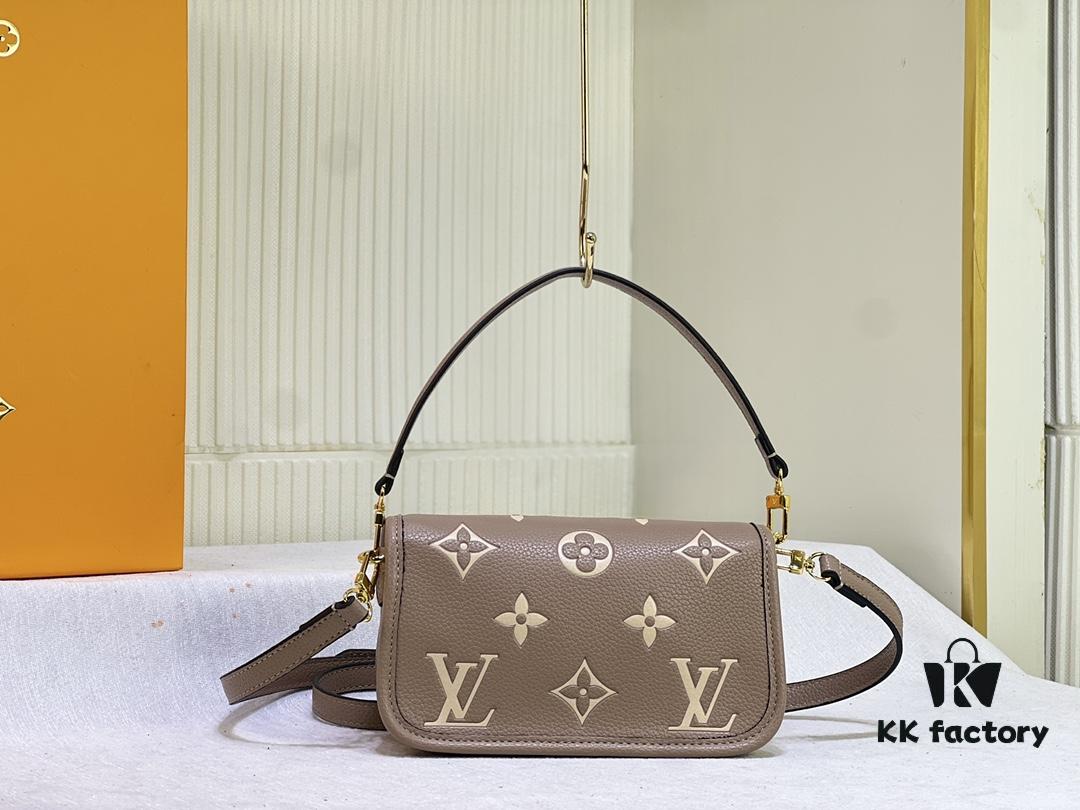 M83300 M45985 Baguette Collection New Diane Handbag