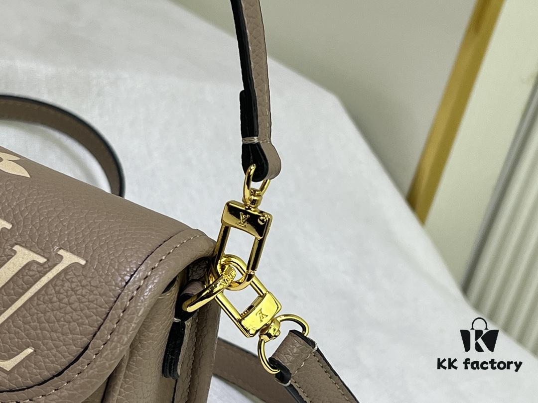 M83300 M45985 Baguette Collection New Diane Handbag