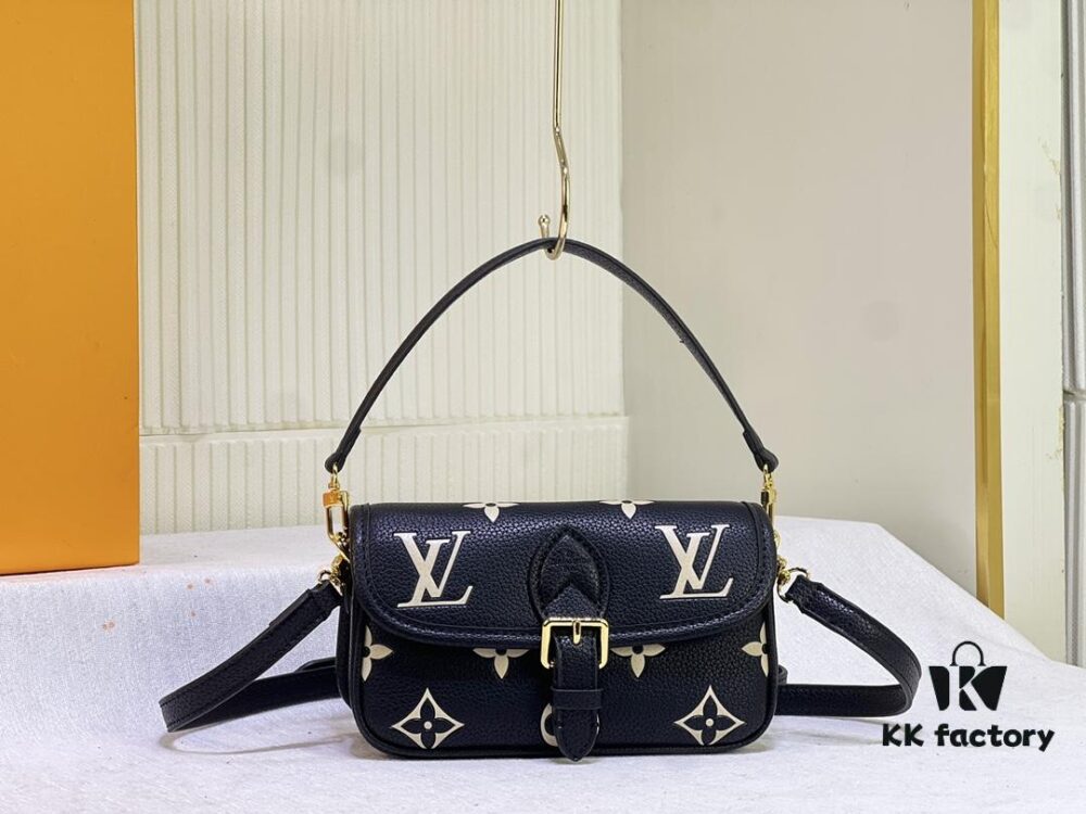 M83300 M45985 Baguette Collection New Diane Handbag