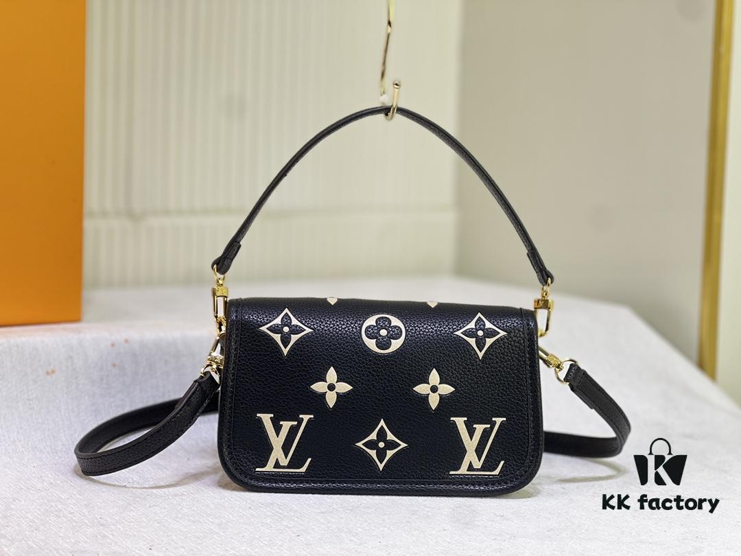 M83300 M45985 Baguette Collection New Diane Handbag