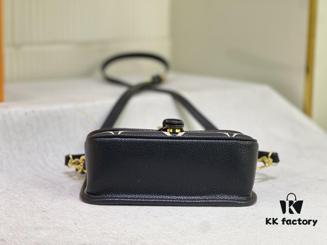 M83300 M45985 Baguette Collection New Diane Handbag