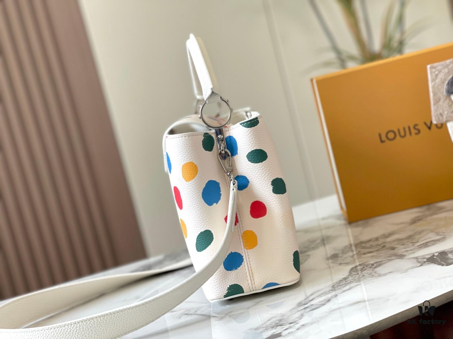 Upgraded M21665 LV x YK Capucines Medium Handbag