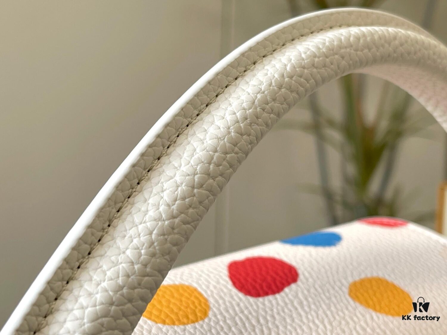 Upgraded M21665 LV x YK Capucines Medium Handbag