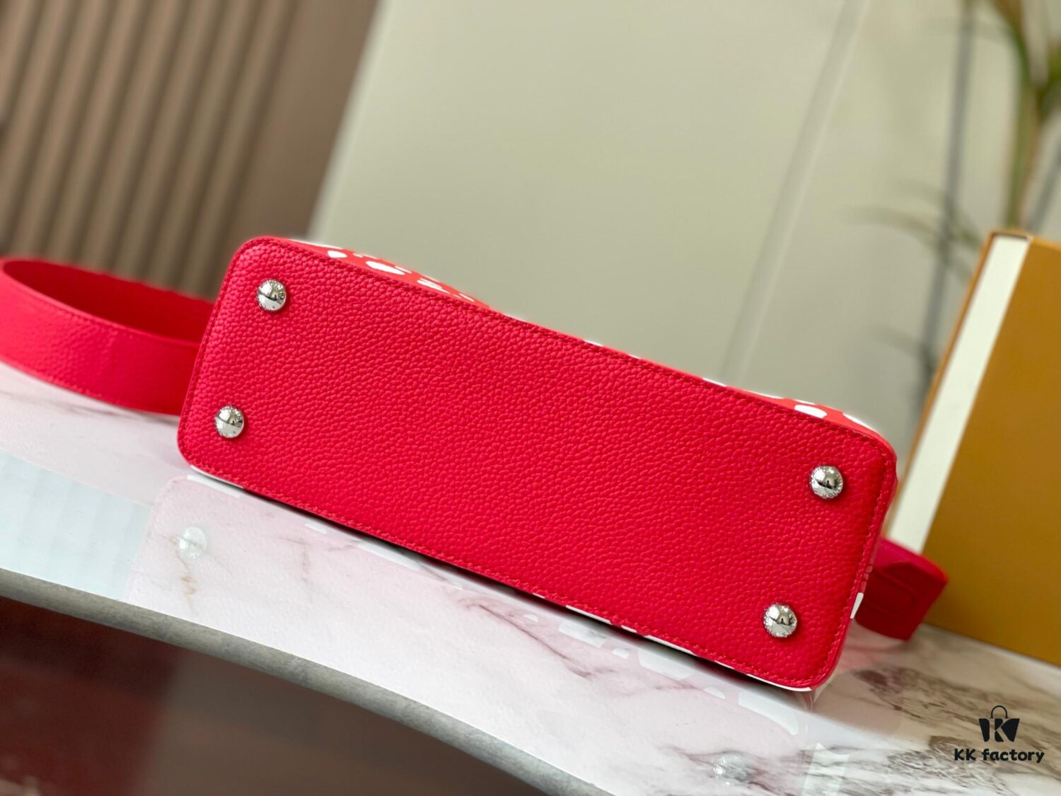 Upgraded M21665 LV x YK Capucines Medium Handbag