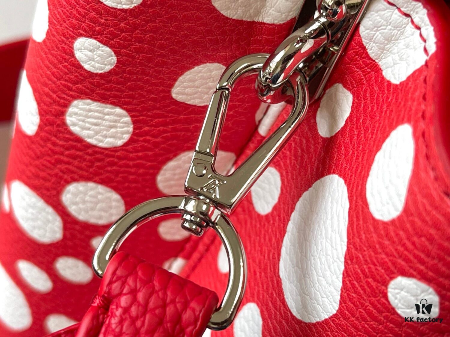 Upgraded M21665 LV x YK Capucines Medium Handbag