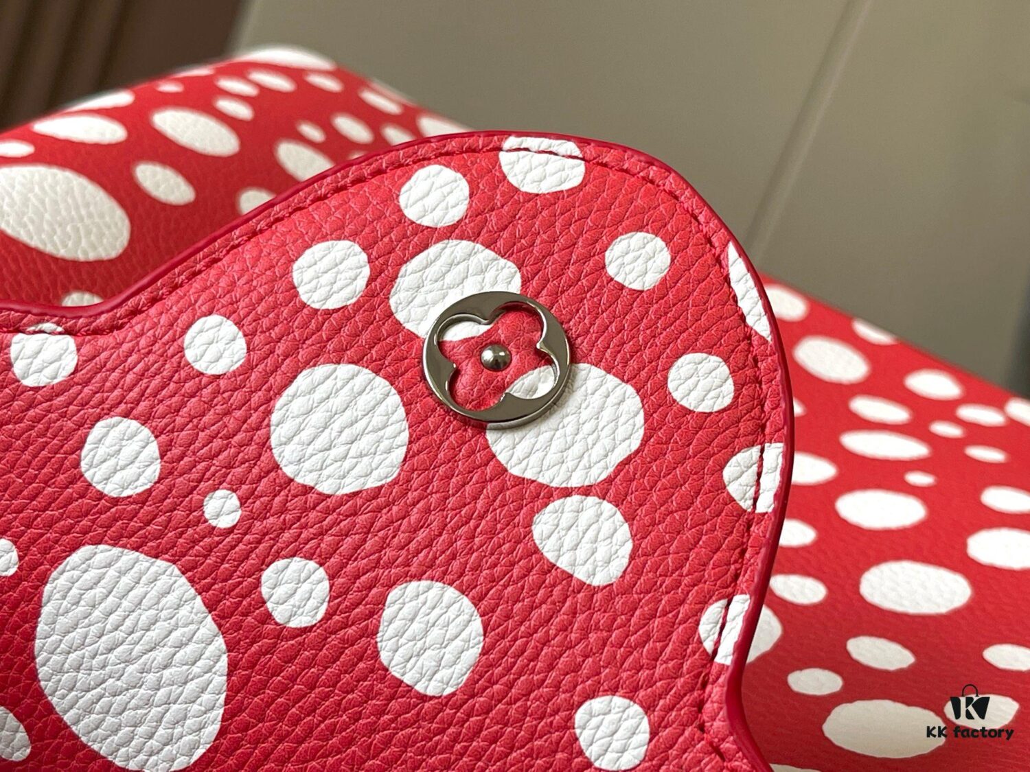 Upgraded M21665 LV x YK Capucines Medium Handbag