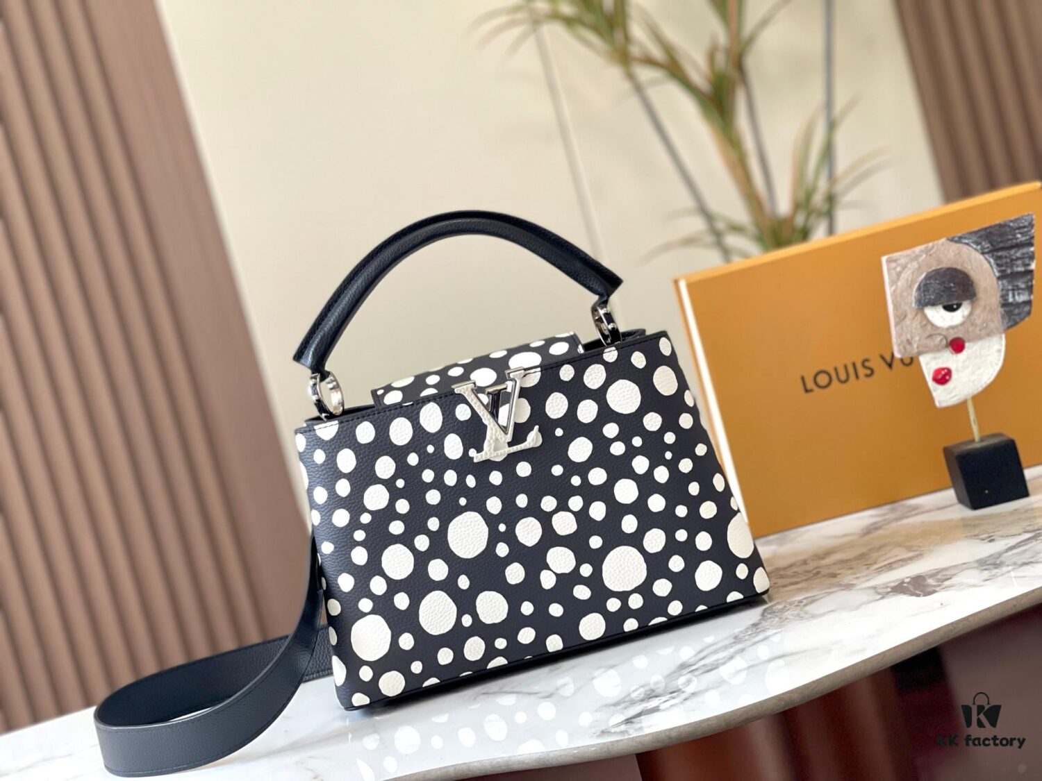 Upgraded M21665 LV x YK Capucines Medium Handbag