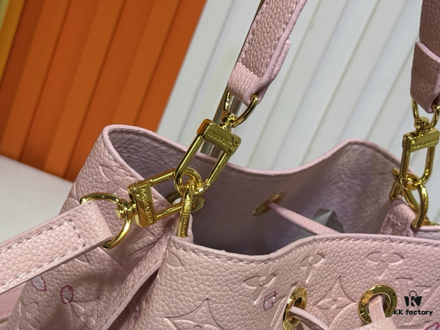 M13676 M44021 NeoNoe BB Bucket Bag from Louis Vuitton × Takashi Murakami Reissue Collection