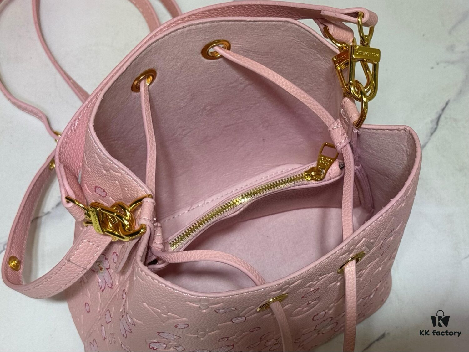 M13676 M44021 NeoNoe BB Bucket Bag from Louis Vuitton × Takashi Murakami Reissue Collection